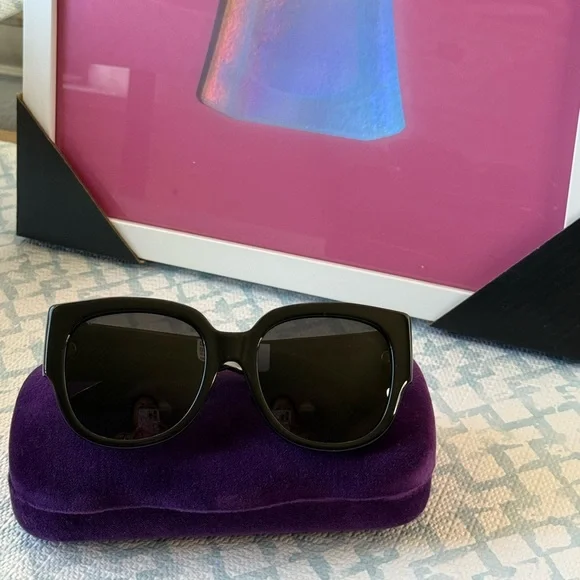Gucci Women's Black Gradient Sunglasses - Picture 4 of 9